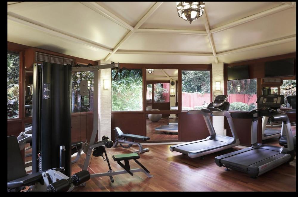 Taj Ganges Varanasi Eksteriør billede The gym at the Taj Bengal
