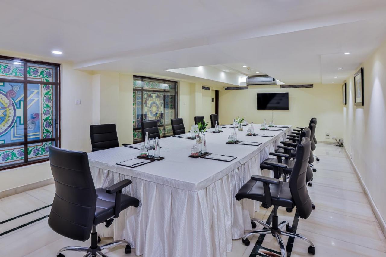 Taj Ganges Varanasi Eksteriør billede Meeting room at the hotel