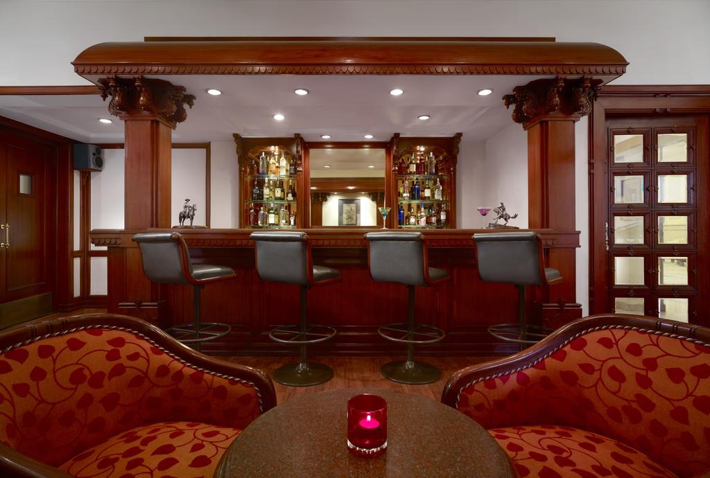 Taj Ganges Varanasi Eksteriør billede The bar