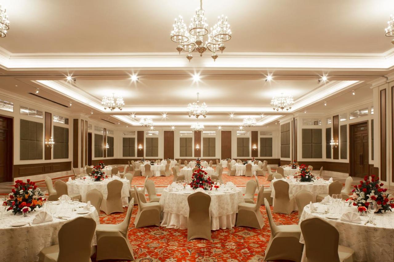 Taj Ganges Varanasi Eksteriør billede The Imperial Ball Room