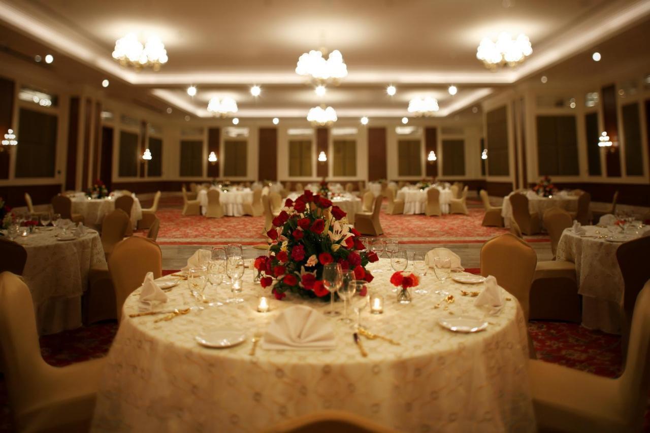 Taj Ganges Varanasi Eksteriør billede The Imperial Hotel