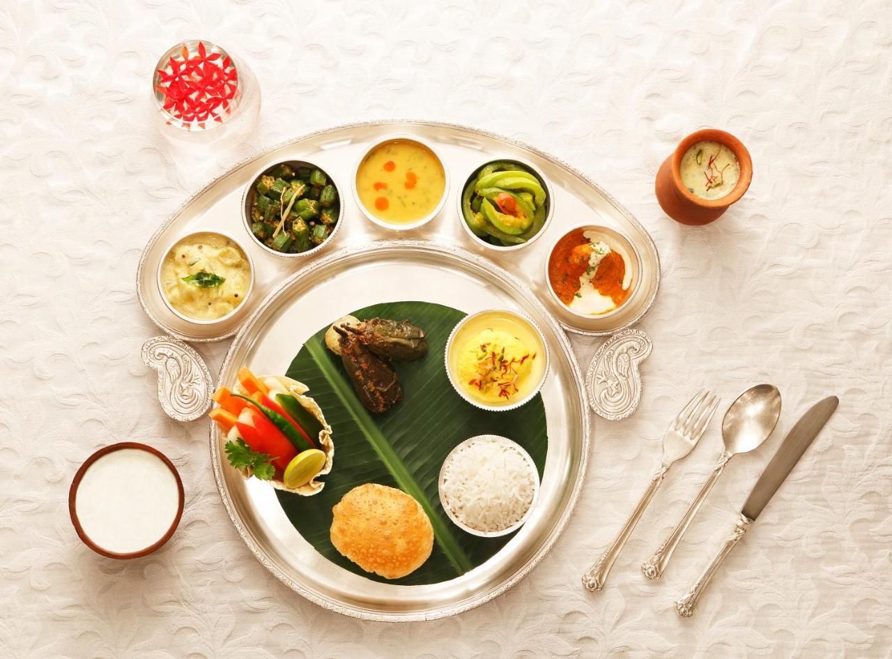 Taj Ganges Varanasi Eksteriør billede A vegetarian meal